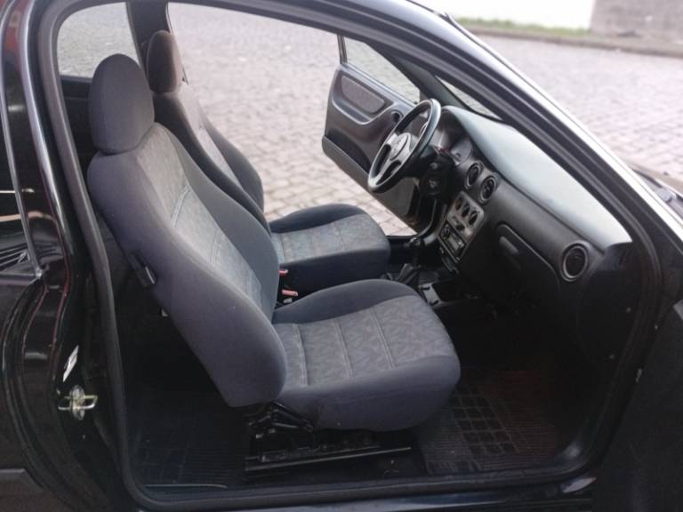 CHEVROLET - CELTA - 2003/2003 - Preta - R$ 18.500,00