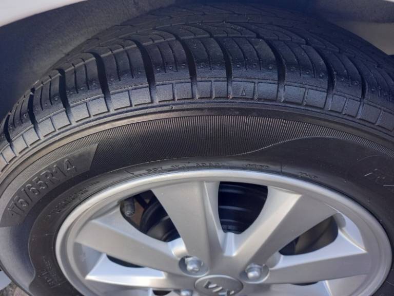KIA MOTORS - PICANTO - 2011/2012 - Branca - R$ 36.900,00