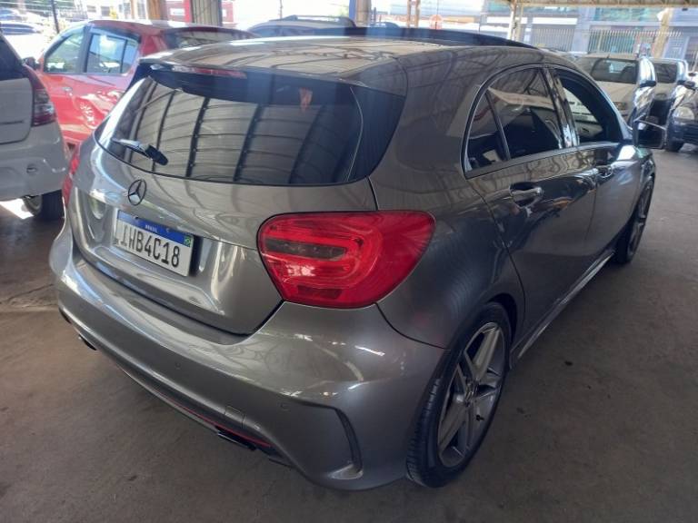MERCEDES-BENZ - A 250 - 2014/2015 - Cinza - R$ 125.900,00