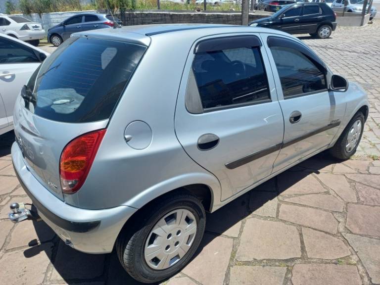 CHEVROLET - CELTA - 2005/2006 - Prata - R$ 19.900,00