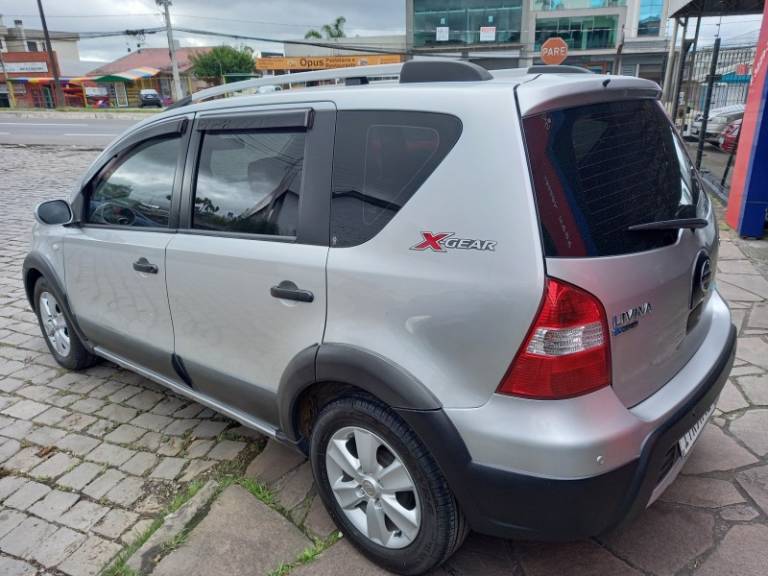 NISSAN - LIVINA - 2012/2013 - Prata - R$ 41.900,00