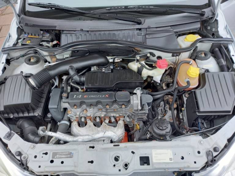 CHEVROLET - MONTANA - 2008/2009 - Prata - R$ 36.900,00