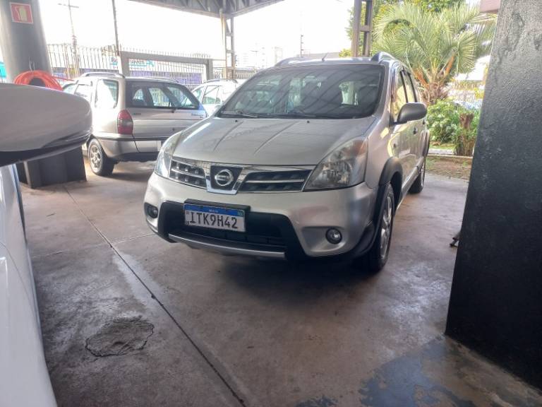 NISSAN - LIVINA - 2012/2013 - Prata - R$ 41.900,00