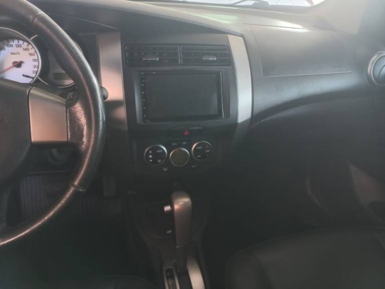 NISSAN - LIVINA - 2012/2013 - Prata - R$ 41.900,00