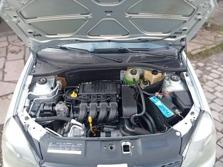 RENAULT - CLIO - 2004/2004 - Prata - R$ 18.990,00