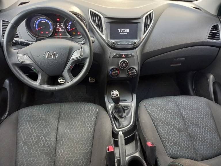 HYUNDAI - HB20X - 2017/2018 - Branca - R$ 64.900,00