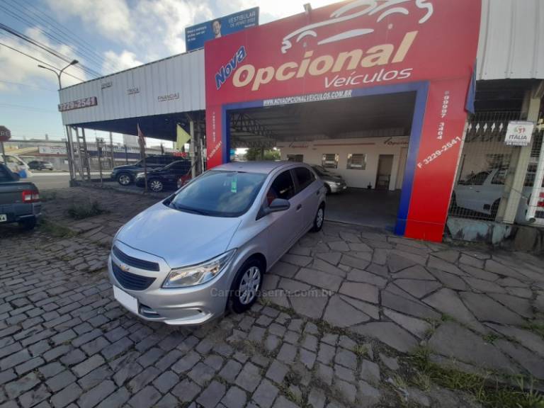 CHEVROLET - ONIX - 2018/2018 - Prata - R$ 49.900,00