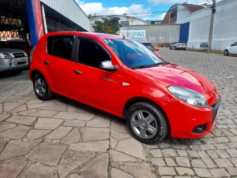 RENAULT - SANDERO - 2014/2014 - Vermelha - R$ 35.900,00