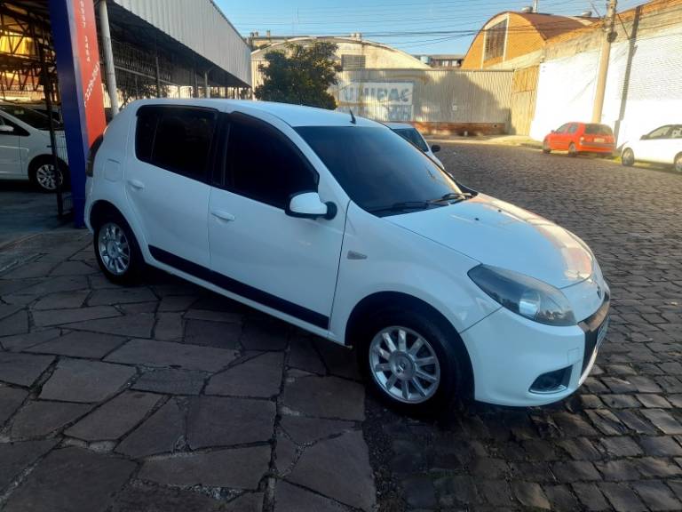 RENAULT - SANDERO - 2014/2014 - Branca - R$ 39.900,00