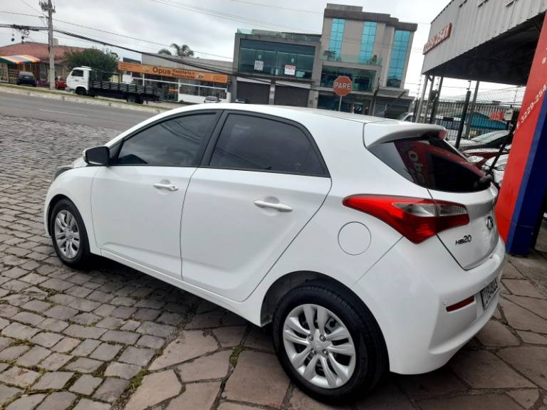 HYUNDAI - HB20 - 2016/2016 - Branca - R$ 47.900,00