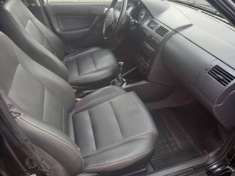 VOLKSWAGEN - PARATI - 2005/2005 - Preta - R$ 31.900,00