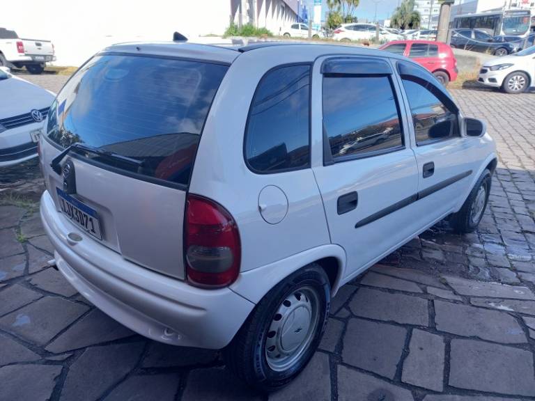 CHEVROLET - CORSA - 2001/2001 - Branca - R$ 18.900,00