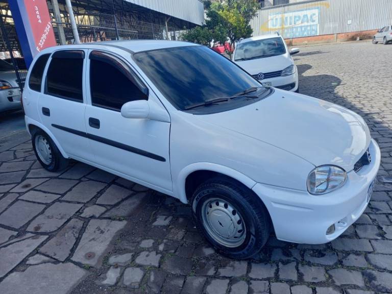 CHEVROLET - CORSA - 2001/2001 - Branca - R$ 18.900,00