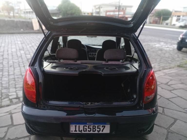 CHEVROLET - CELTA - 2003/2003 - Preta - R$ 18.500,00