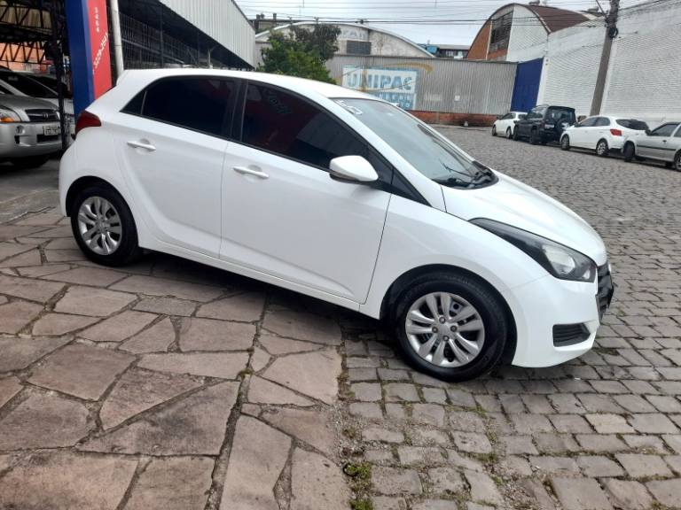 HYUNDAI - HB20 - 2016/2016 - Branca - R$ 47.900,00