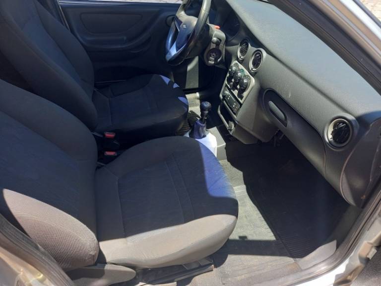 CHEVROLET - CELTA - 2005/2006 - Prata - R$ 19.900,00