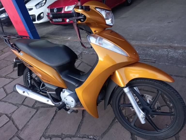 HONDA - BIZ 125 - 2011/2011 - Amarela - R$ 10.900,00