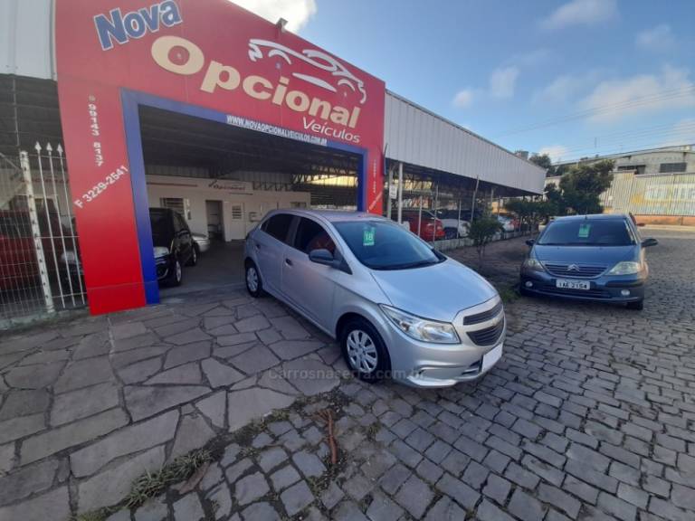 CHEVROLET - ONIX - 2018/2018 - Prata - R$ 49.900,00