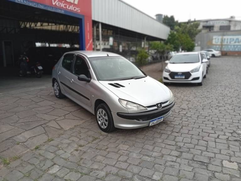 PEUGEOT - 206 - 2001/2001 - Prata - R$ 7.990,00