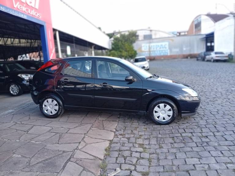 FORD - FOCUS - 2009/2009 - Preta - R$ 28.990,00