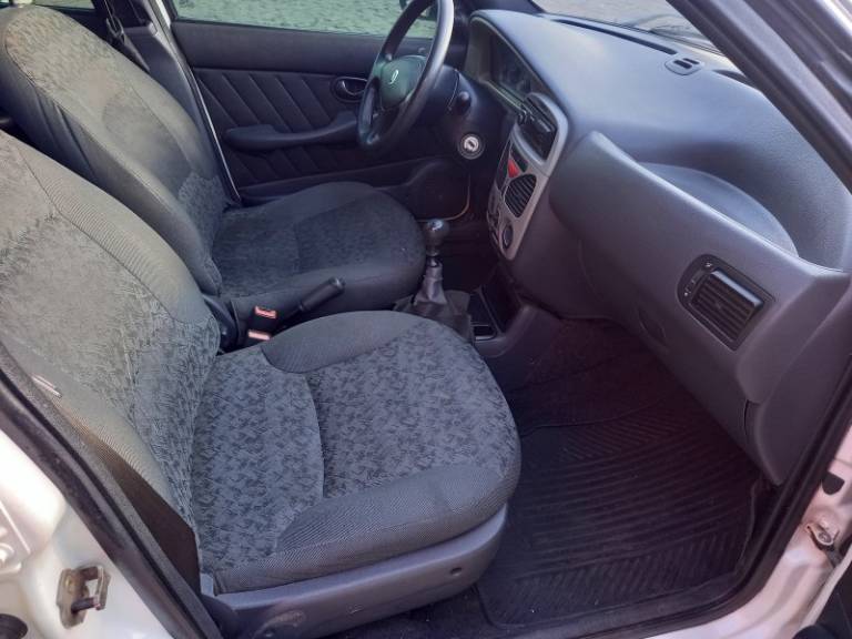 FIAT - PALIO - 2002/2003 - Branca - R$ 17.900,00
