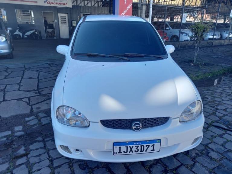 CHEVROLET - CORSA - 2001/2001 - Branca - R$ 18.900,00