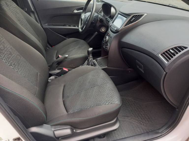 HYUNDAI - HB20X - 2017/2018 - Branca - R$ 64.900,00