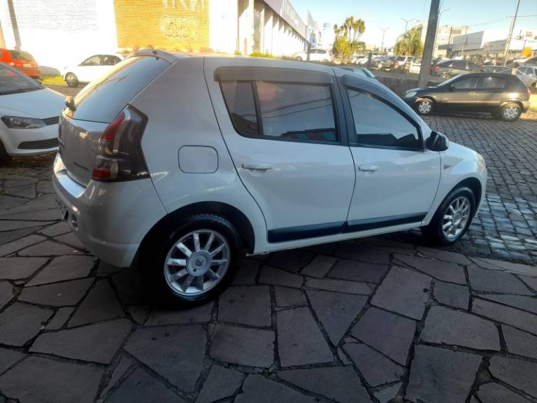 RENAULT - SANDERO - 2014/2014 - Branca - R$ 39.900,00