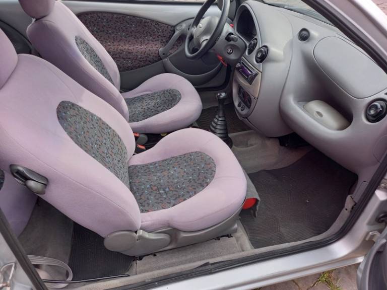 FORD - KA - 2001/2002 - Prata - R$ 15.900,00