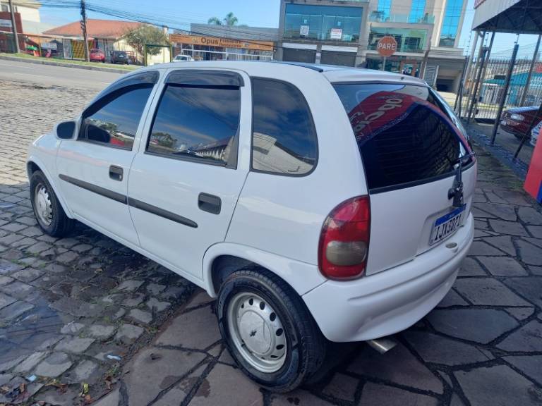 CHEVROLET - CORSA - 2001/2001 - Branca - R$ 18.900,00