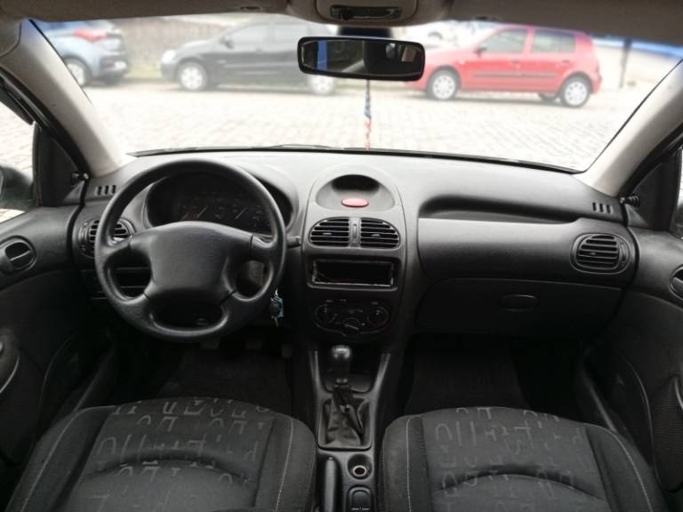 PEUGEOT - 206 - 2001/2001 - Prata - R$ 7.990,00