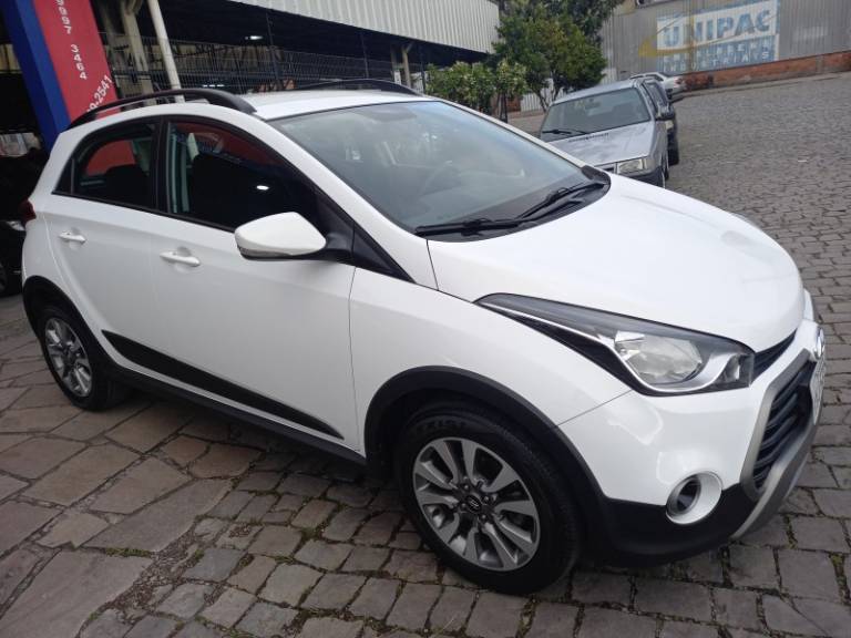 HYUNDAI - HB20X - 2017/2018 - Branca - R$ 64.900,00