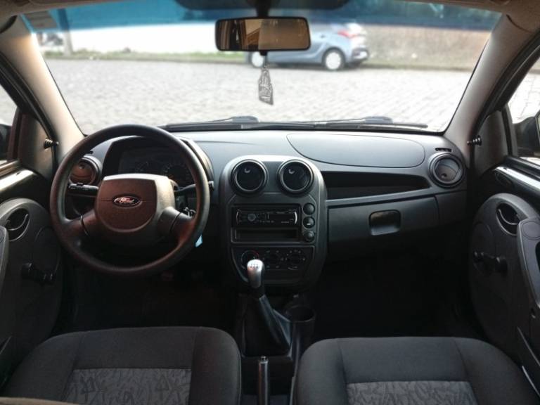FORD - KA - 2008/2009 - Preta - R$ 21.990,00