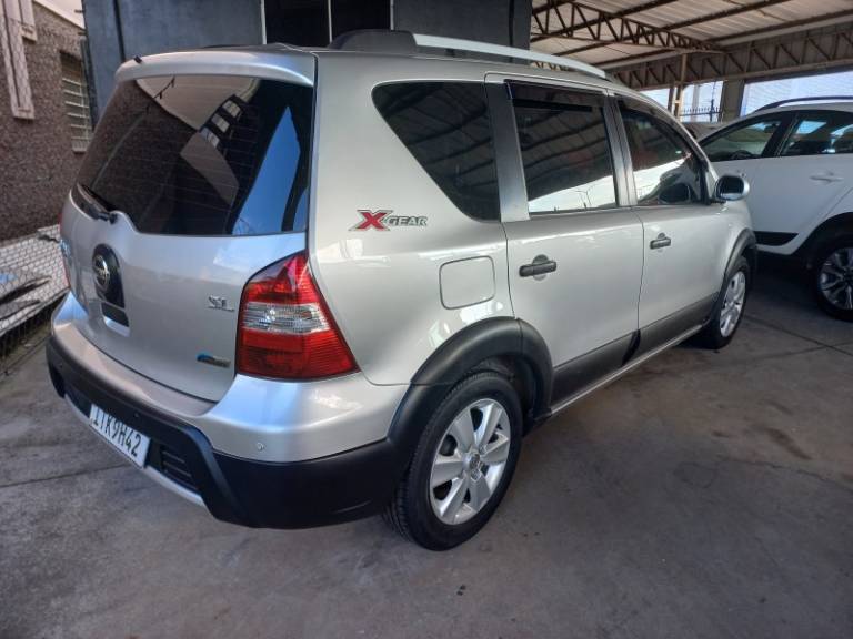 NISSAN - LIVINA - 2012/2013 - Prata - R$ 41.900,00