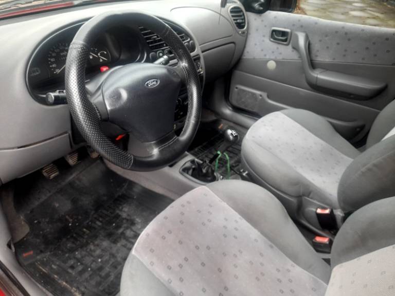 FORD - FIESTA - 2002/2002 - Vermelha - R$ 18.900,00