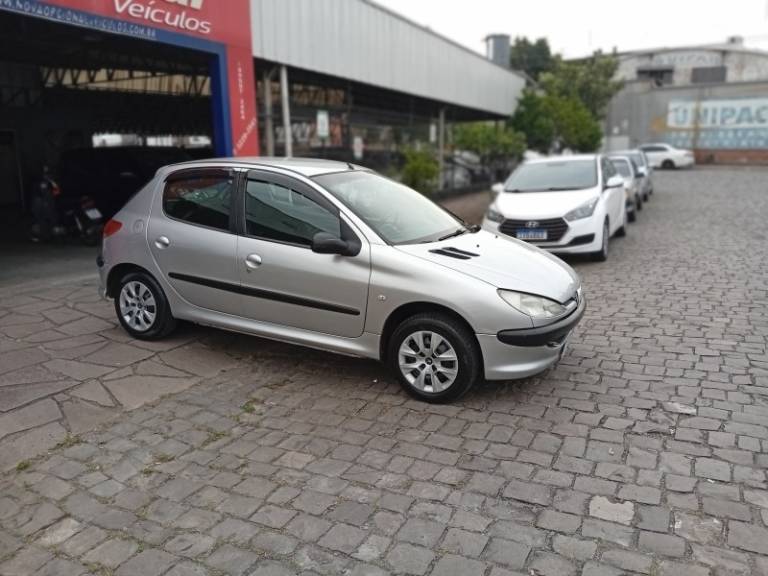 PEUGEOT - 206 - 2001/2001 - Prata - R$ 7.990,00