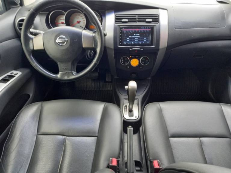 NISSAN - LIVINA - 2012/2013 - Prata - R$ 41.900,00