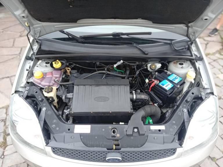 FORD - FIESTA - 2006/2007 - Prata - R$ 22.990,00