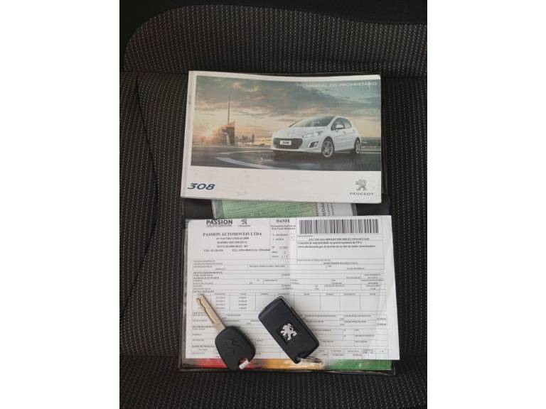 PEUGEOT - 308 - 2012/2013 - Branca - R$ 39.990,00