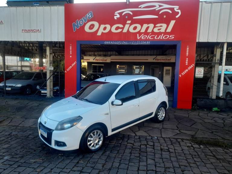 RENAULT - SANDERO - 2014/2014 - Branca - R$ 39.900,00