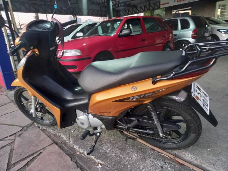 HONDA - BIZ 125 - 2011/2011 - Amarela - R$ 10.900,00
