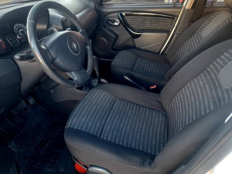 RENAULT - SANDERO - 2014/2014 - Branca - R$ 39.900,00