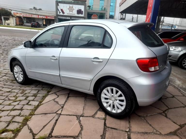 VOLKSWAGEN - GOL - 2013/2013 - Prata - R$ 31.900,00