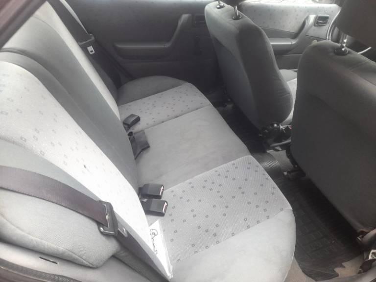 FORD - FIESTA - 2002/2002 - Vermelha - R$ 18.900,00