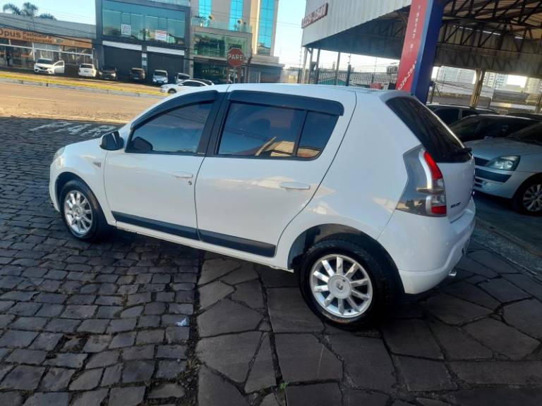 RENAULT - SANDERO - 2014/2014 - Branca - R$ 39.900,00