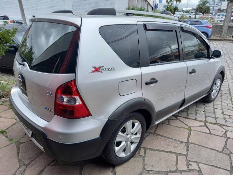 NISSAN - LIVINA - 2012/2013 - Prata - R$ 41.900,00