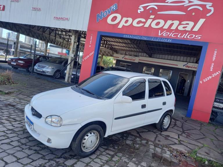 CHEVROLET - CORSA - 2001/2001 - Branca - R$ 18.900,00