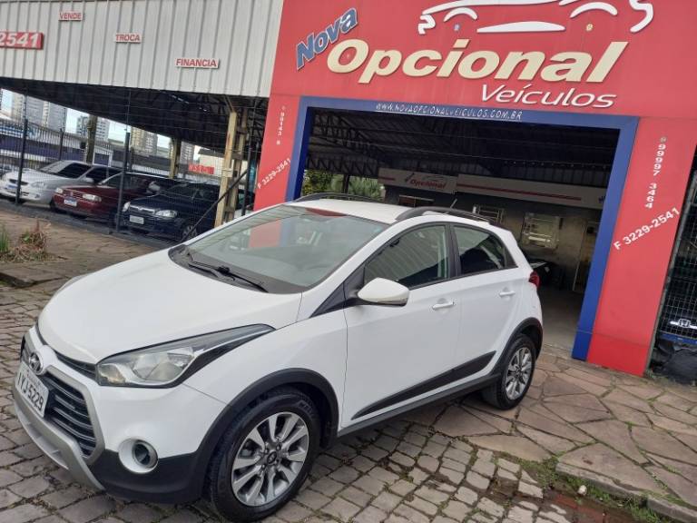 HYUNDAI - HB20X - 2017/2018 - Branca - R$ 64.900,00